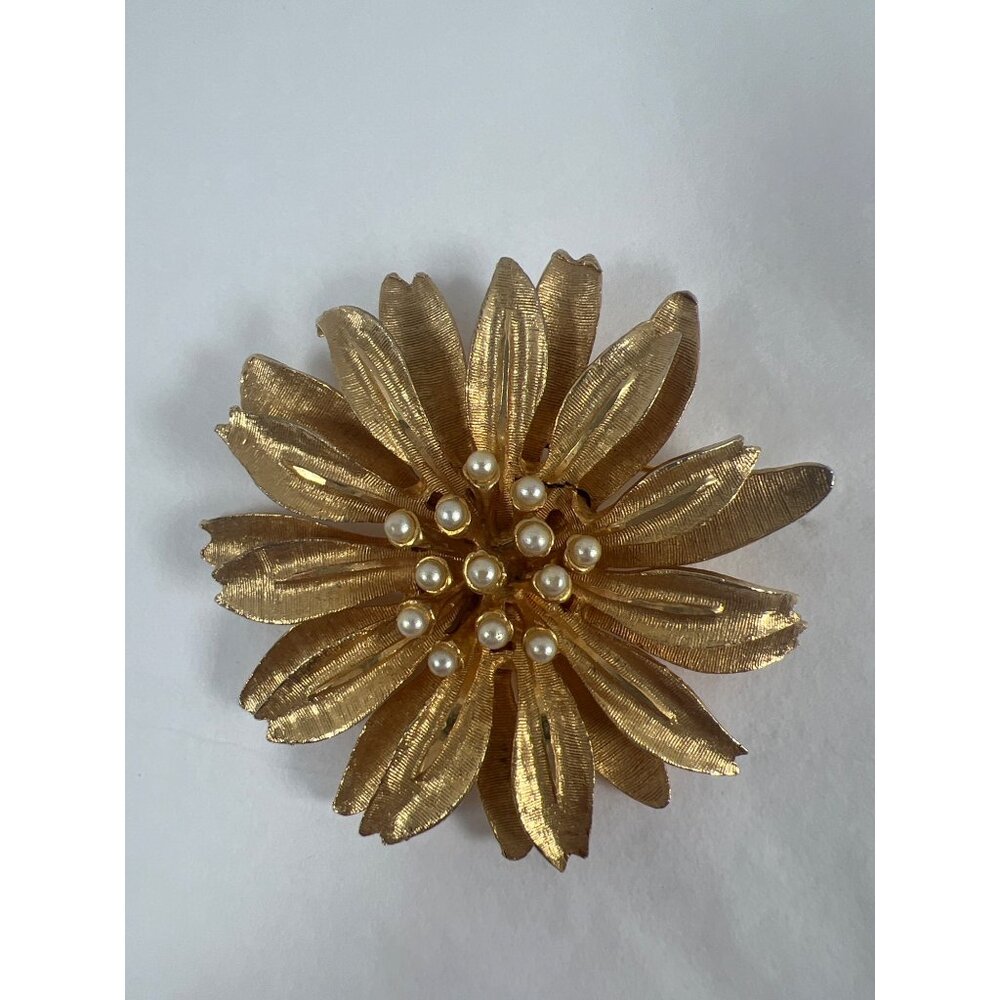 Vintage BSK Signed Brooch Brush Gold Tone Flower‎ Pearl Stamen Cluster Statement
